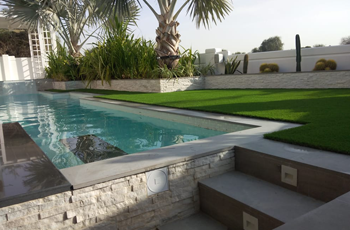 artificial-grass-pool-steps