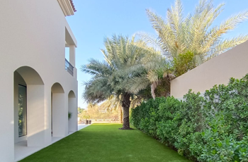 artificial-grass-tree-house-wall